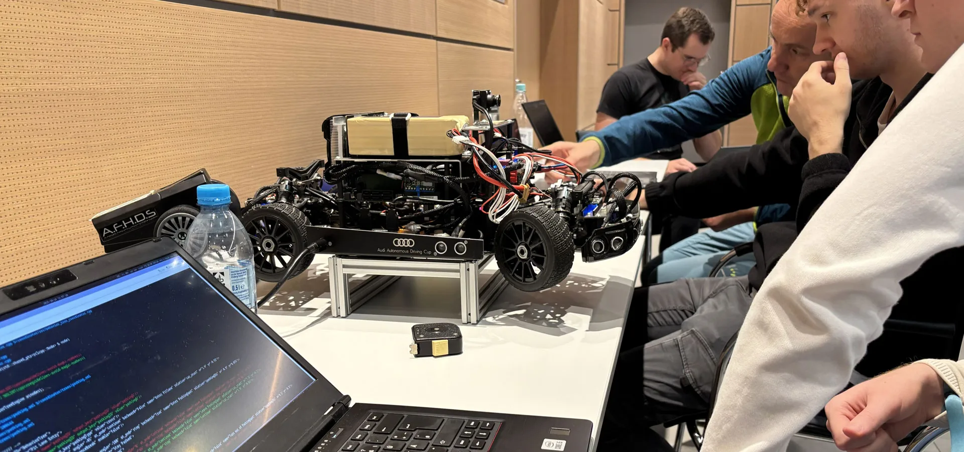 Eine Szene der VDI Autonomous Driving Challenge 2025 bei der ELIV in Bonn.