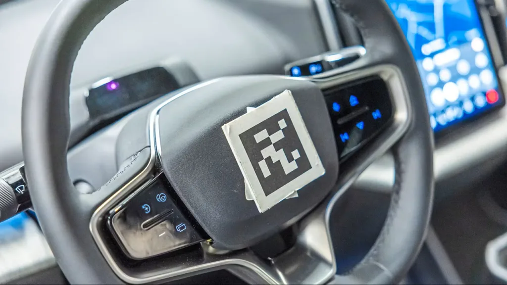 Codierter Referenzmarker auf einem Lenkrad zur optischen